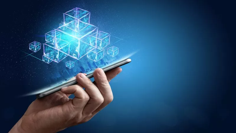 Una blockchain es una base de datos descentralizada cuya seguridad es inviolable