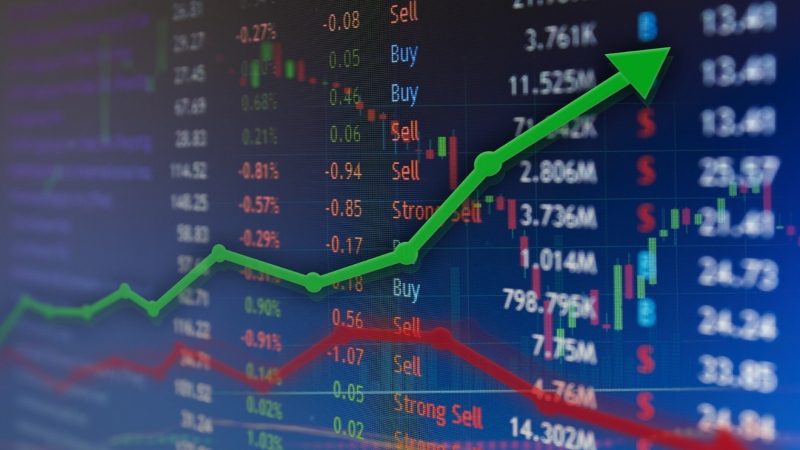 La capitalización bursátil, capitalización de mercado o valor en bolsa, es una medida económica que indica el valor total de todas las acciones de una empresa que coticen en bolsa